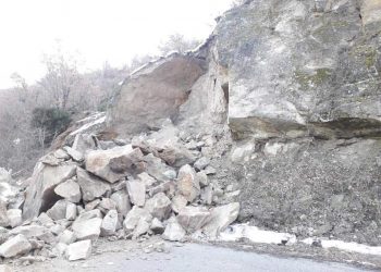 Δήμος Βελβεντού:Κατολίσθηση βράχου στο δρόμο για το Παλαιογράτσανο