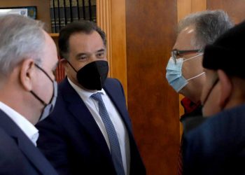 Άδωνις Γεωργιάδης για τη διαμαρτυρία αγροτών στην Καστοριά: “Συζητήσαμε μια ώρα – Κάποιοι φώναξαν στην είσοδο αλλά για τις κάμερες και μόνον”