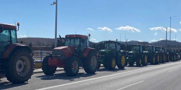 Συγκέντρωση αγροτών στον κόμβο των Κοίλων- Σκέψεις για συμβολική παρουσία έξω από την αίθουσα του Περιφερειακού Συμβουλίου το απόγευμα (βίντεο)