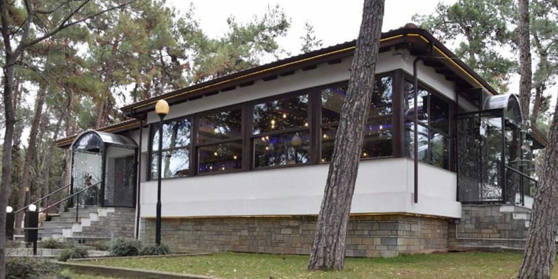 Κοζάνη Τόπος να ζεις: «Είναι μεροληπτικό  και νομικά επιλήψιμο ο Δήμος Κοζάνης με τις πράξεις του να δημιουργεί ανισότητες στην λειτουργία της αγοράς ευνοώντας προκλητικά «ημετέρους» σε σχέση με άλλους επαγγελματίες του χώρου»