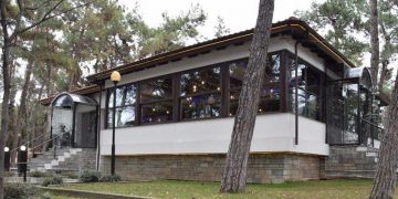 Κοζάνη Τόπος να ζεις: «Είναι μεροληπτικό  και νομικά επιλήψιμο ο Δήμος Κοζάνης με τις πράξεις του να δημιουργεί ανισότητες στην λειτουργία της αγοράς ευνοώντας προκλητικά «ημετέρους» σε σχέση με άλλους επαγγελματίες του χώρου»