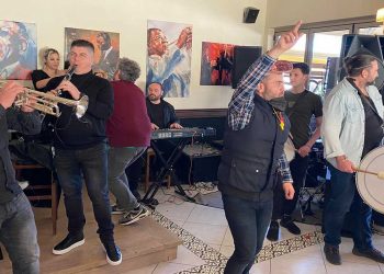 Τσικνοπέμπτη με χάλκινα στα μαγαζιά της Κοζάνης- Σήμανε η έναρξη της Αποκριάς! (VIDEO)