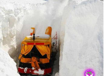 Εντυπωσιακές φωτογραφίες από τον αποχιονισμό με χιόνι στα 6μ στο Βίτσι