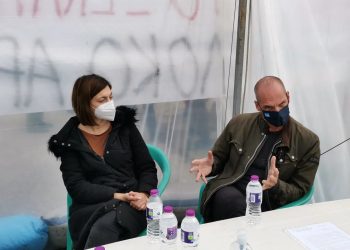 Γ. Βαρουφάκης στο μπλόκο των αγροτών Καστοριάς στο Άργος Ορεστικό: Ήρθαμε εδώ για να στηρίξουμε τον αγώνα που κάνετε