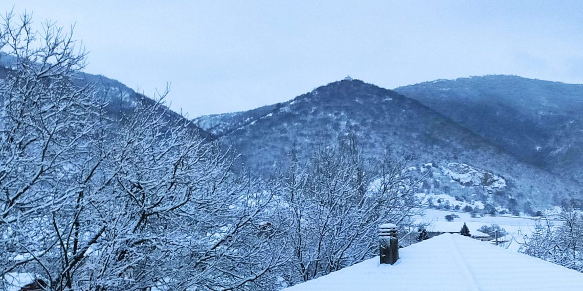 Όμορφες χιονισμένες εικόνες από την Ασβεστόπετρα