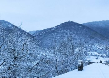 Όμορφες χιονισμένες εικόνες από την Ασβεστόπετρα