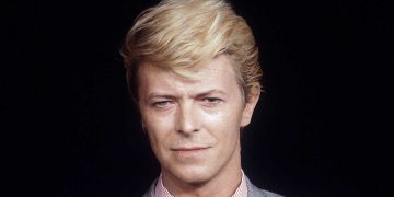 Η Μουσική Γωνιά του Μίλτου Ηλιάδη στο e-ptolemeos.gr –  David Bowie – The Days Of Pearly Spencer