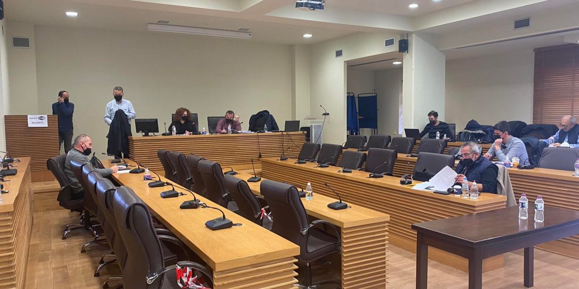 Πρόεδροι κοινοτήτων της Κοζάνης διαμαρτύρονται στην οικονομική επιτροπή του Δήμου Κοζάνης για τις αυξήσεις στο νερό (Βίντεο- Φωτογραφίες)