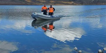 Παραμένουν άκαρπες οι έρευνες για τον αγνοούμενο στη λίμνη Περδίκα – Νέες φωτογραφίες από το σημείο και τη συμμετοχή αυτοδυτών από Καστοριά