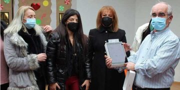 Ένα ipad και ένα λογισμικού  προγράμματος  εναλλακτικής επικοινωνίας προσέφερε η εθελοντική ομάδα ΕΔΩ ΓΙΑ ΣΕΝΑ ΠΤΟΛΕΜΑΪΔΑ στο ειδικό σχολείο Πτολεμαΐδας