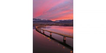 Μαγικά χρώματα στη Γέφυρα Πολυφύτου, μέσα από τον φακό του Αργύρη Καραμούζα