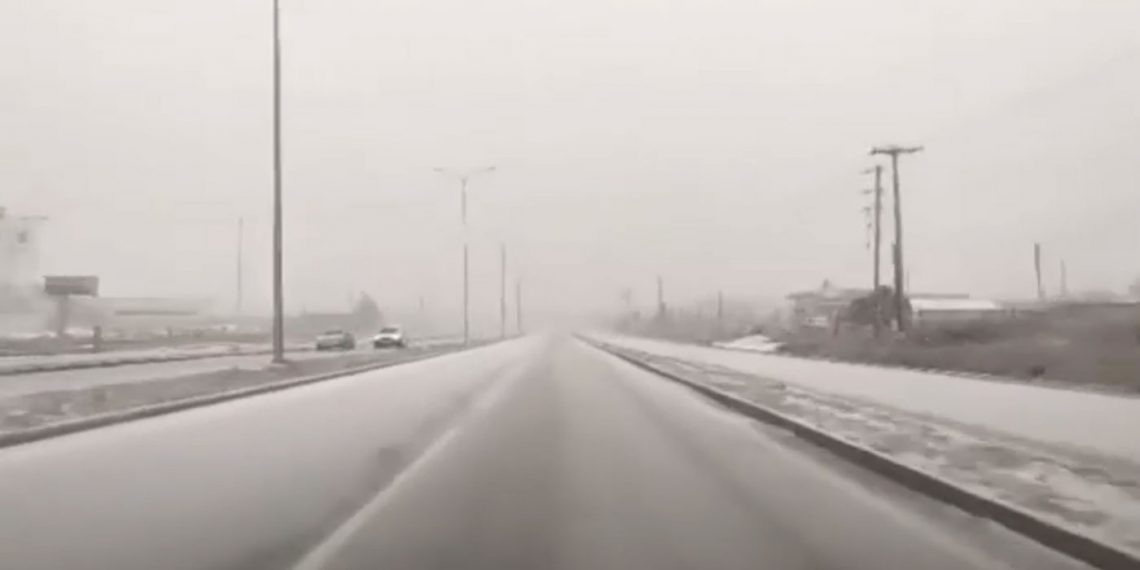 Κατάλευκο τοπίο στο ύψος των Κοίλων Κοζάνης (Βίντεο)