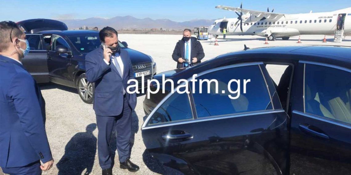 Επίσκεψη ΓΕΩΡΓΙΑΔΗ στην Καστοριά: Αντιπροσωπεία αγροτών συνομιλούν την ώρα αυτή στο « ΛΙΜΝΑΙΟΝ» με τον Υπουργό Ανάπτυξης ενώ έξω από την αντιπεριφέρεια συγκεντρώθηκαν αγρότες & κτηνοτρόφοι