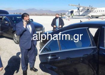 Επίσκεψη ΓΕΩΡΓΙΑΔΗ στην Καστοριά: Αντιπροσωπεία αγροτών συνομιλούν την ώρα αυτή στο « ΛΙΜΝΑΙΟΝ» με τον Υπουργό Ανάπτυξης ενώ έξω από την αντιπεριφέρεια συγκεντρώθηκαν αγρότες & κτηνοτρόφοι