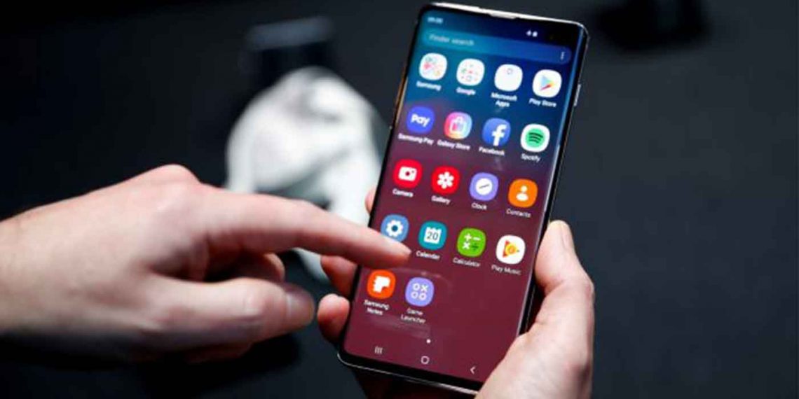 Τέλη κινητής τηλεφωνίας: Απαλλάχθηκαν πάνω από μισό εκατ. νέοι – Η διαδικασία