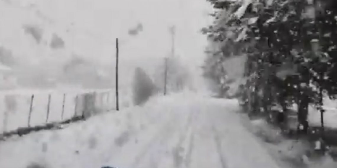 Αποχιονισμός στο Κωσταράζι Καστοριάς-VIDEO