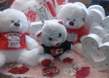 ΠΑΝΕΤΟΙΜΗ η αγορά της Πτολεμαΐδας για την επικείμενη εορτή του “Αγίου Βαλεντίνου” (ρεπορτάζ της Κούλας Πουλασιχίδου)