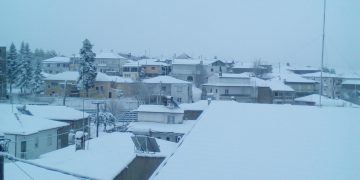 Υπέροχες εικόνες από το χιονισμένο Λιβαδερό (φωτογραφίες)