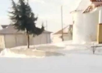 Πολύ χιόνι και ισχυροί άνεμοι στο Μεταξά Σερβίων (βίντεο)