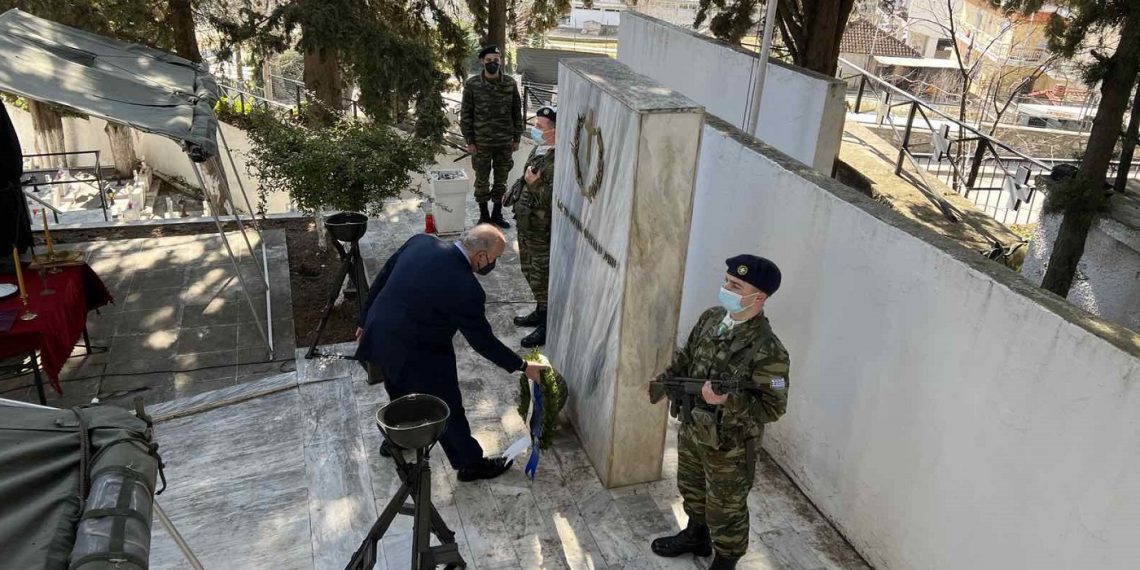 Στις επιμνημόσυνες δεήσεις, στο Στρατιωτικό Νεκροταφείο Κοζάνης και υπέρ πεσόντων αστυνομικών στην Πτολεμαΐδα, παραβρέθηκε ο Υφυπουργός Μεταφορών Μιχάλης Παπαδόπουλος