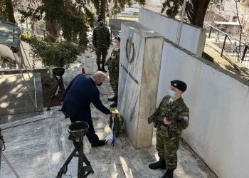 Στις επιμνημόσυνες δεήσεις, στο Στρατιωτικό Νεκροταφείο Κοζάνης και υπέρ πεσόντων αστυνομικών στην Πτολεμαΐδα, παραβρέθηκε ο Υφυπουργός Μεταφορών Μιχάλης Παπαδόπουλος