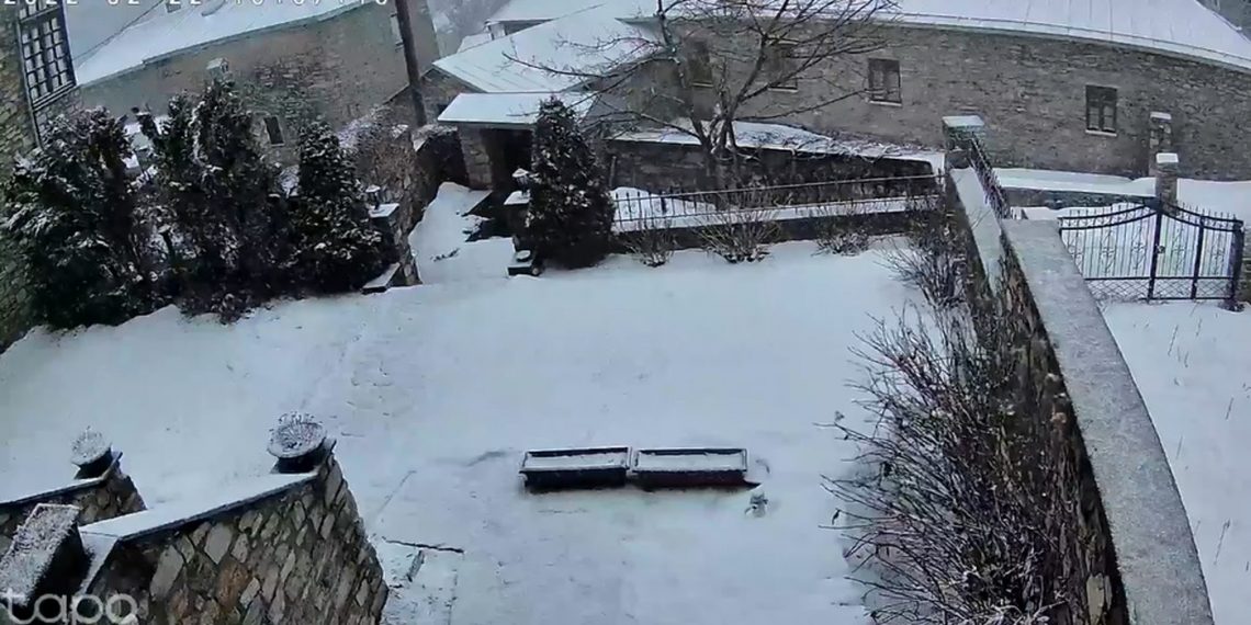 Άρχισε να χιονίζει στο Νυμφαίο Φλώρινας