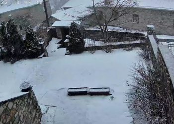 Άρχισε να χιονίζει στο Νυμφαίο Φλώρινας