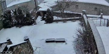 Άρχισε να χιονίζει στο Νυμφαίο Φλώρινας