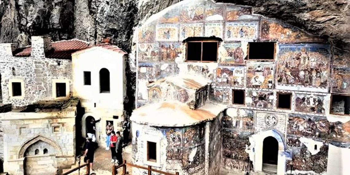 Παγκόσμιο Συμβούλιο Ποντιακού Ελληνισμού: « Η βεβήλωση από τους Τούρκους της Παναγίας Σουμελά για να γυριστεί διαφημιστικό spot αποτελεί ασέβεια στην ιερότητα του χώρου και ύβρη στην μνήμη των 353.000 χιλιάδων άταφων προγόνων μας