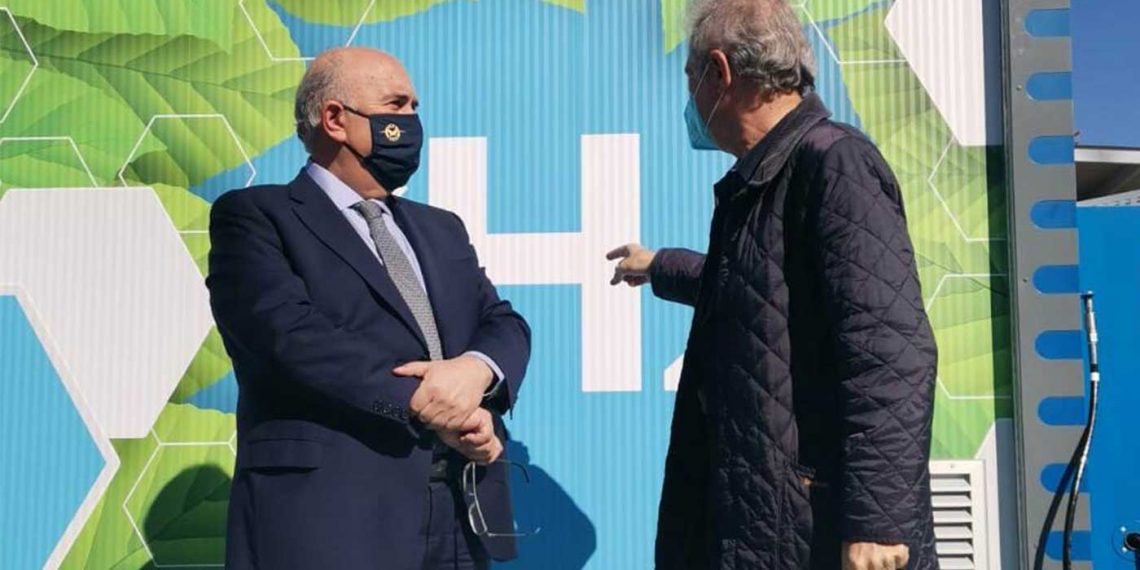 Επίσκεψη του Υφυπουργού Μεταφορών Μιχάλη Παπαδόπουλου στο πρώτο πρατήριο ανεφοδιασμού με υδρογόνο στο ΕΚΕΦΕ «Δημόκριτος»