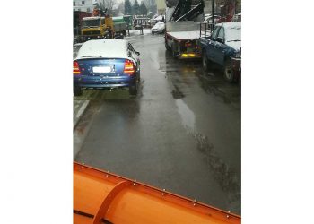 Γρεβενά: Οδηγός πάρκαρε το Ι.Χ. του όπου βρήκε, κλείνοντας το δρόμο σε εκχιονιστικό