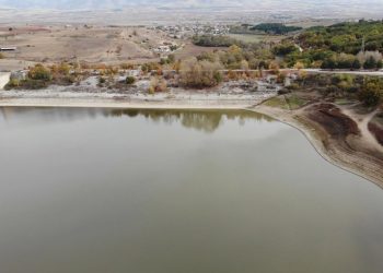 Θηροφύλακες τελικά οι δύο άνδρες στη Λίμνη Περδίκα- Αγνοείται ο ένας, διασώθηκε ο δεύτερος- Ολονύχτια έρευνα της Πυροσβεστικής