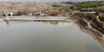 Θηροφύλακες τελικά οι δύο άνδρες στη Λίμνη Περδίκα- Αγνοείται ο ένας, διασώθηκε ο δεύτερος- Ολονύχτια έρευνα της Πυροσβεστικής