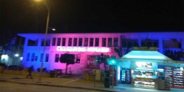 Σε ροζ και μπλε χρώμα φωταγωγήθηκε το δημαρχείο Εορδαίας με μηνύματα για την Παγκόσμια Ημέρα κατά του Καρκίνου