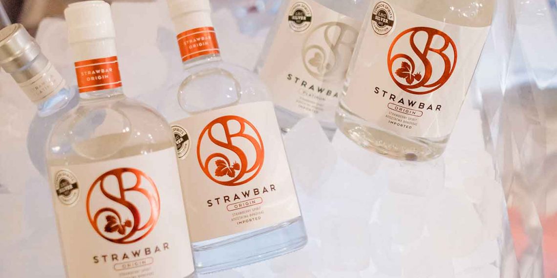 Πτολεμαΐδα: Το νέο ποτό – απόσταγμα από φράουλες της Φλώρινας, «Strawbar», παρουσιάστηκε σε επαγγελματίες της εστίασης – Μοναδικά cocktails & θέαμα!