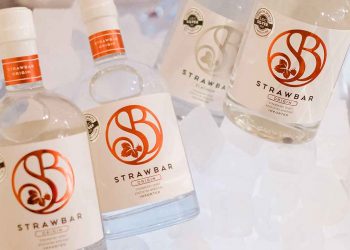 Πτολεμαΐδα: Το νέο ποτό – απόσταγμα από φράουλες της Φλώρινας, «Strawbar», παρουσιάστηκε σε επαγγελματίες της εστίασης – Μοναδικά cocktails & θέαμα!