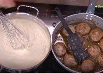 Ο chef Νικόλας Σακελλαρίου ετοιμάζει στην κουζίνα της «Ελένης» φτιάχνει μακάλο με κεφτέδες & κρέμα τυριού (Βίντεο)