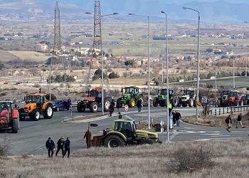 Δυναμική η κάθοδος αγροτών από όλη τη Δ. Μακεδονία με τρακτέρ στη ΖΕΠ – “Δίνουμε ψυχή και αγώνα για να ζήσουμε τις οικογένειές μας”-VIDEO