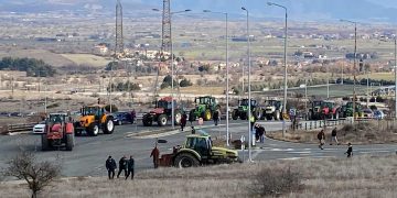 Δυναμική η κάθοδος αγροτών από όλη τη Δ. Μακεδονία με τρακτέρ στη ΖΕΠ – “Δίνουμε ψυχή και αγώνα για να ζήσουμε τις οικογένειές μας”-VIDEO