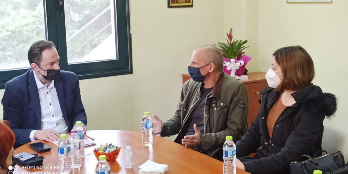 Γ. Βαρουφάκης από την Πτολεμαΐδα για την απολιγνιτοποίηση: «Υπάρχουν συμφέροντα Είναι σχέδιο και όχι αποτυχία» – Τι είπε για τις αποκαταστάσεις εδαφών, τη μετάβαση και τη ΔΕΗ