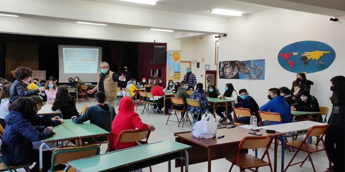 Ο Θανάσης Βουζιάνας, μηχανικός, καθηγητής στο Πανεπιστήμιο του Οχάιο, μίλησε σαν «προσωπικότητα του μήνα» στο Γυμνάσιο Βελβεντού