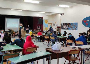 Ο Θανάσης Βουζιάνας, μηχανικός, καθηγητής στο Πανεπιστήμιο του Οχάιο, μίλησε σαν «προσωπικότητα του μήνα» στο Γυμνάσιο Βελβεντού