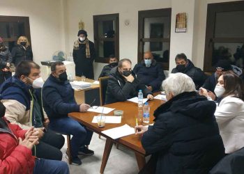 Συνάντηση με τους δενδροκαλλιεργητές στους Πύργους είχε η Κ. Βέττα: «Οργή και αγανάκτηση για τα δίκαια αιτήματά τους»