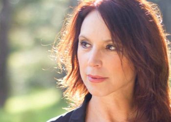 Καλλιόπη Βέττα: «Μια ουσιαστική συζήτηση για την οπαδική βία πρέπει να συμπεριλαμβάνει την πρόληψη και την αλλαγή παραδείγματος στην Παιδεία»