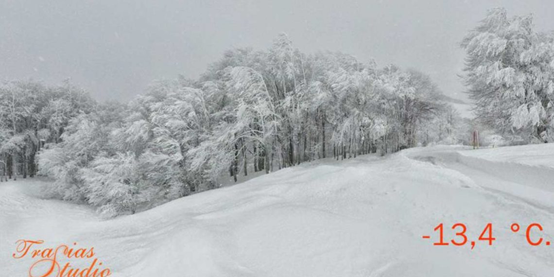 Υπέροχη εικόνα από το χιονισμένο Βίτσι (φωτό)