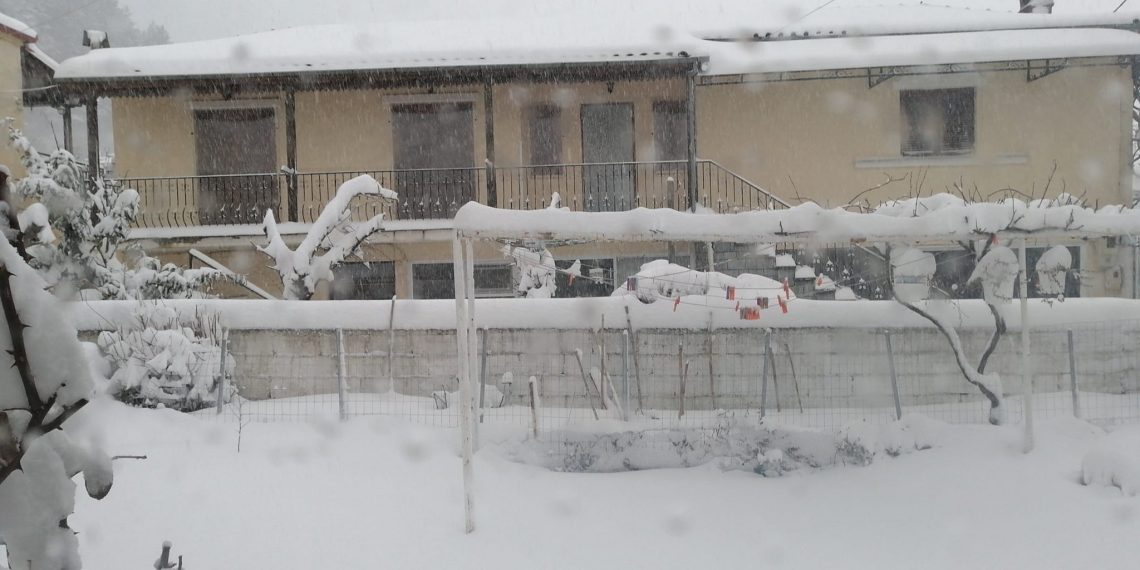 Κακοκαιρία: Επί ποδός από τα ξημερώματα ο μηχανισμός του Δήμου Εορδαίας-Απεγκλωβισμός 4 ατόμων σε ορειβατικό καταφύγιο