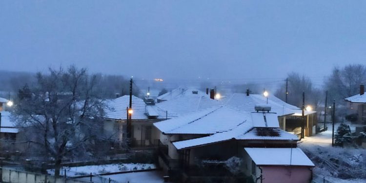 Στα λευκά ξύπνησε η Ασβεστόπετρα (φωτό)