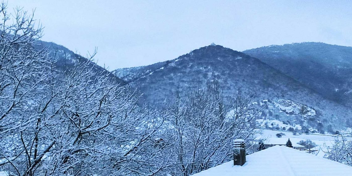 Όμορφες χιονισμένες εικόνες από την Ασβεστόπετρα