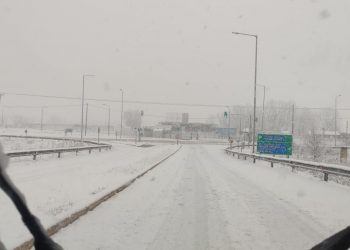 Πάρα πολύ χιόνι στον δρόμο Κοζάνης- Πτολεμαΐδας (φωτογραφίες)