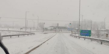 Πάρα πολύ χιόνι στον δρόμο Κοζάνης- Πτολεμαΐδας (φωτογραφίες)